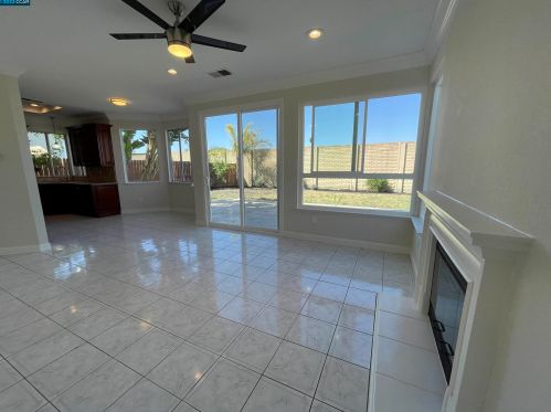 1870 Summerfield Ct, Oakley CA  94561-3074 exterior