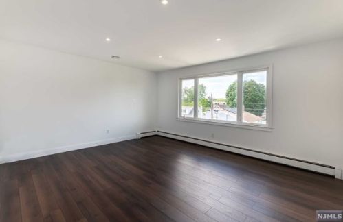 36 Falmouth Ave, Elmwood Park NJ  07407-1642 exterior