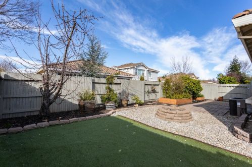 4284 Borderlands Dr, Rancho Cordova CA 95742-7754 exterior