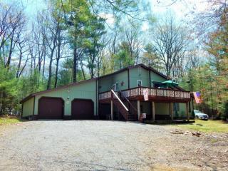 151 Comanche Pines Rd, Effort, PA 18330-7951