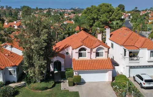 1477 Genoa Dr, Vista, CA 92081-5386