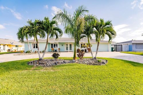 135 Willoughby Dr, Naples, FL 34110-1337