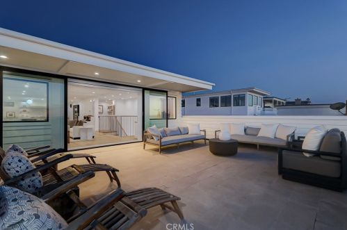 413 Bayview Dr, Manhattan Beach CA  90266-5717 exterior