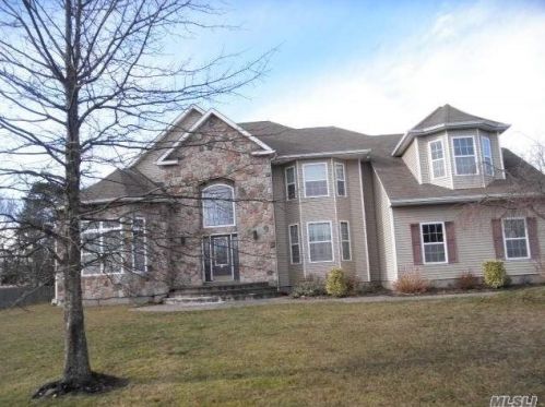 14 Vizcaya Ct, Shoreham, NY 11786-2049