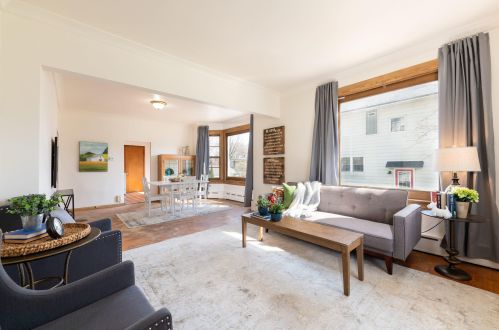 7010 Wells St, Milwaukee, WI 53213-3717