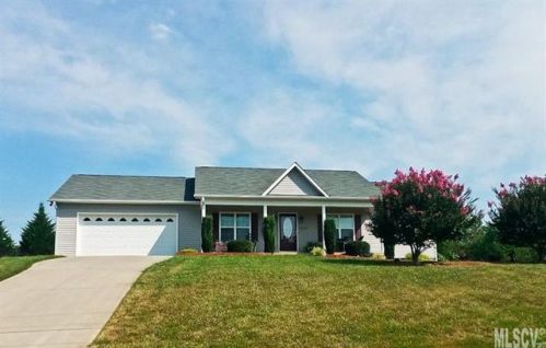 1334 Gallatin Ln, Hudson, NC 28638-9720