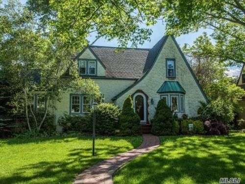 317 Lakeview Ave, Brightwaters, NY 11718-1913