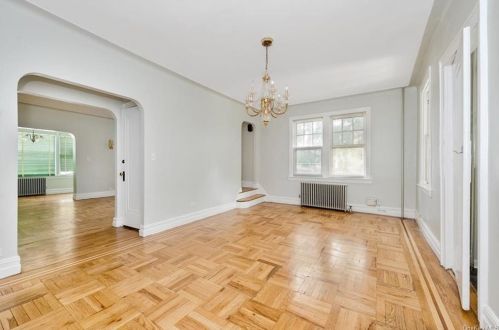 2340 Laconia Ave, Bronx NY  10469-1441 exterior