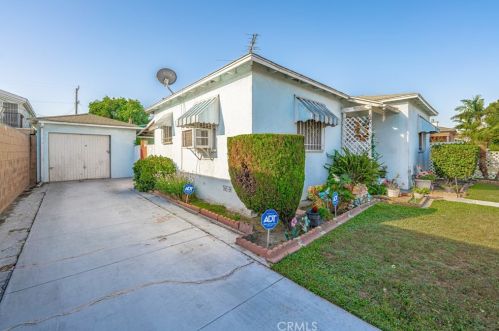 5426 Olanda St, Lynwood, CA 90262-5517