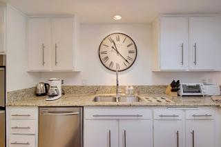2483 Madrona Dr, Palm Springs CA  92264-9516 exterior