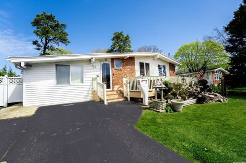 7 Lace Ln, Central Islip, NY 11722-2017