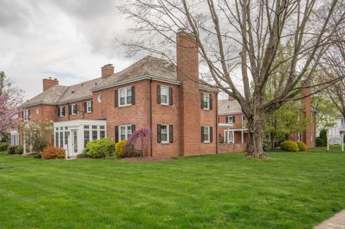 1046 Farmington Ave, Hartford, CT 06107-2109