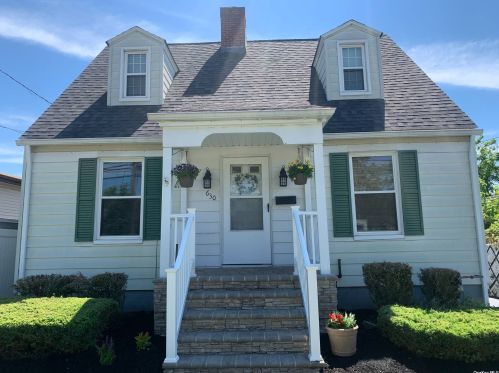 630 Oak Neck Rd, West Islip, NY 11795-3617