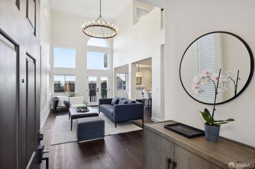 561 Alexis Cir, Daly City, CA 94014-1560