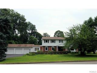 2 Roven Rd, Chestnut Ridge, NY 10952-1116