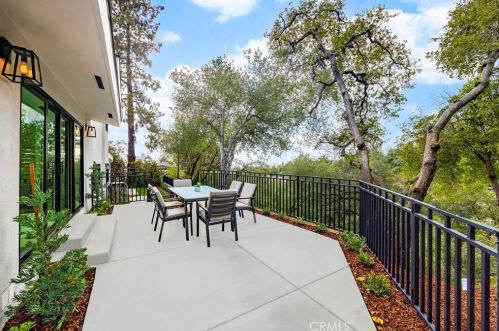 635 Oak Crest Dr, Sierra Madre CA  91024-1130 exterior
