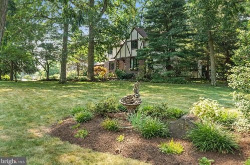 113 Crestwood Dr, Lansdale, PA 19446-1739