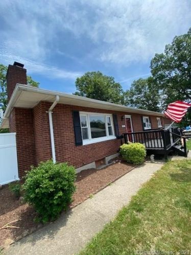 21 Wentworth St, Milford CT  06461-2352 exterior