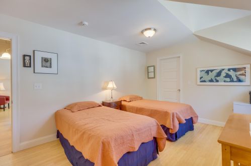 40 Main St, Falmouth MA  02540-3129 exterior