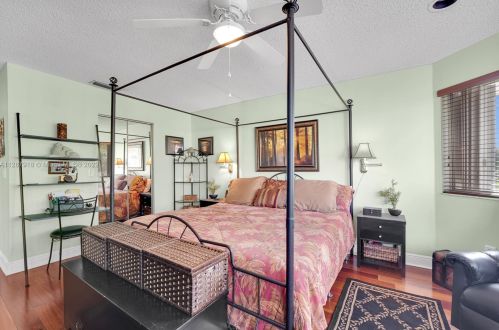 18126 61st Pl, Hialeah FL  33015-5601 exterior