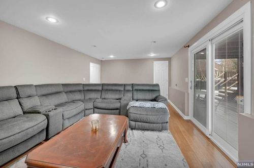 40 Carriage Ln, West Milford Lakes NJ  07480-1822 exterior