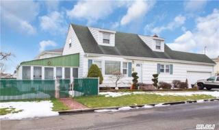 401 Beechmont Ave, North Lindenhurst, NY 11757-6002