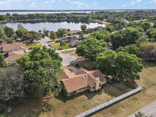 1418 Cove Pl, Tavares, FL 32778-2952