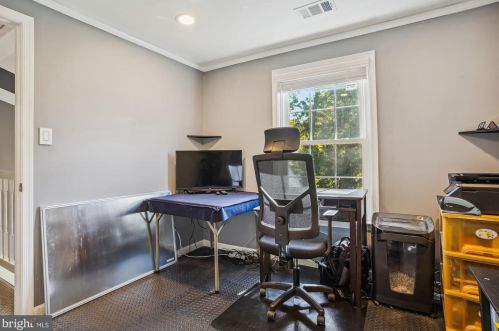 1502 Deer Point Way, Herndon VA  20194-1584 exterior