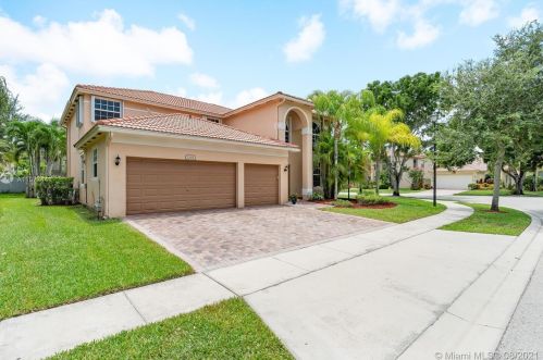 1303 133rd Ave, Hollywood, FL 33028-2745