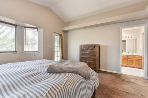 7064 Castle Creek Way, Rio Linda CA  95673-2441 exterior