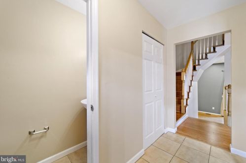 2356 Horseferry Ct, Herndon VA 20191-2733 exterior