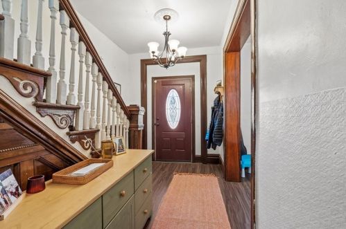 1113 Chartiers Ave, Pittsburgh, PA 15220-4852