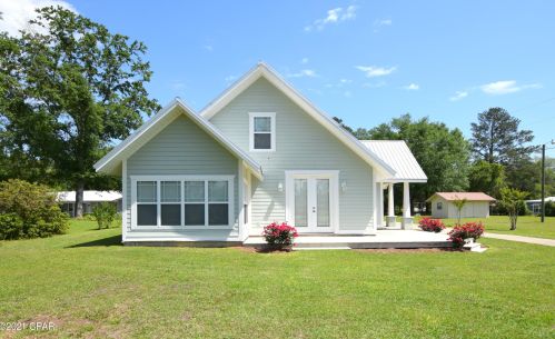 1190 12th Ave, Graceville, FL 32440-2031