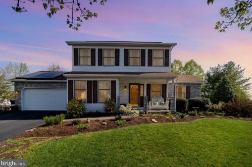 210 Fox Grove Pl, Hummelstown, PA 17036-2711