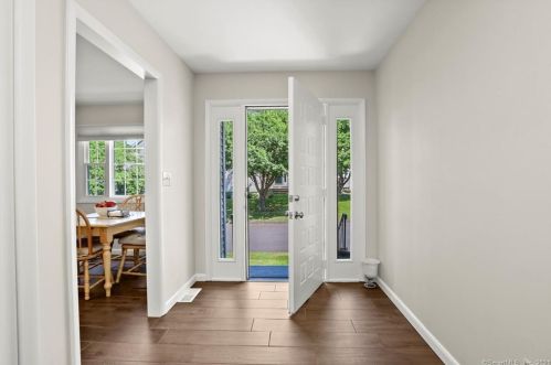 216 Fox Run, Huntington, CT 06484-2867