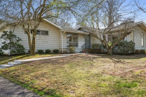 1651 Valley View Rd, Martinsville, NJ 08836-2120