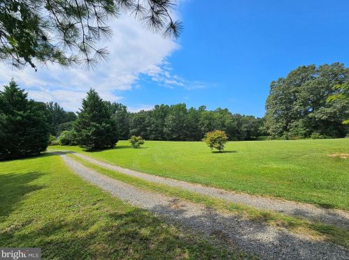 790 Shiffletts Corner Ln, Uno, VA 22738-3928