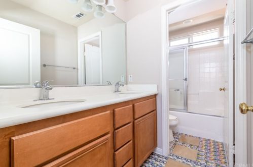 28926 Kennebunk Ct, Temecula CA  92591-7534 exterior