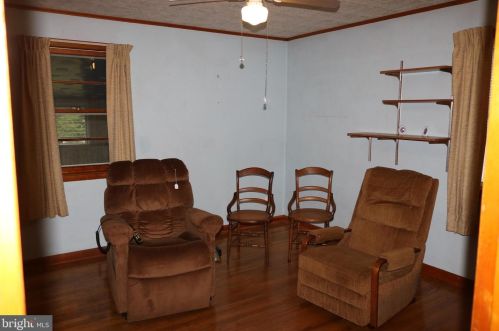 609 Hammond Ave, Hanover PA 17331-3843 exterior