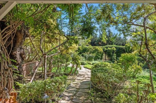 5072 Grandview Ave, Yorba Linda CA 92886-4239 exterior