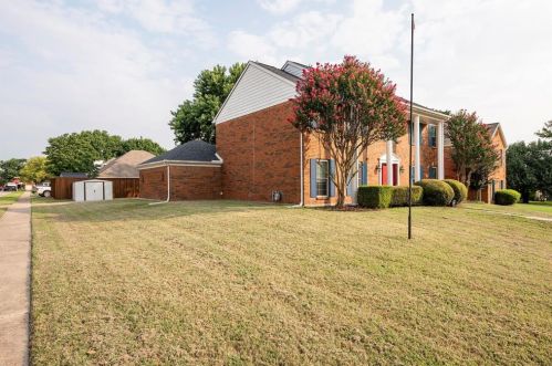 1560 Yaggi Dr, Lewisville, TX 75028-3645
