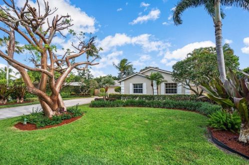 2436 Holly Ln, West Palm Beach, FL 33410-1317