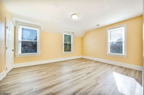 320 Knowlton St, Belvidere NJ  07823-1824 exterior