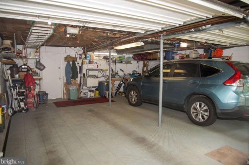 61 Lakeview Dr, Pilesgrove NJ 08098-2081 exterior