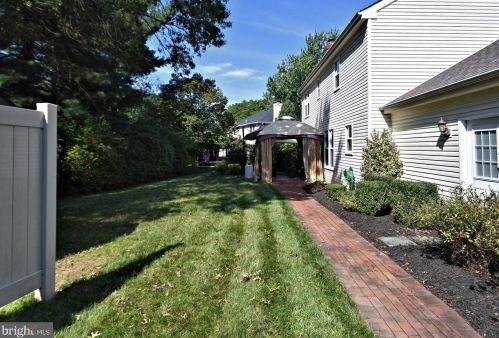 122 Claremont Dr, Lansdale PA 19446-6361 exterior