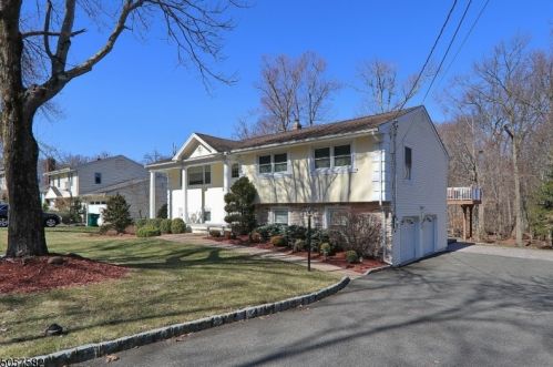 1104 Saddlebrook Rd, Mountainside, NJ 07092-1513