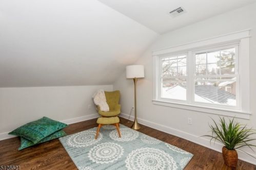 38 La Secla Pl, Berkeley Heights NJ  07922-1234 exterior