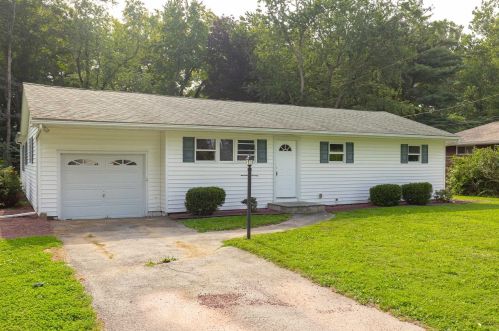 29 Milano Dr, Poughkeepsie NY  12603-6102 exterior