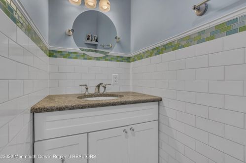34 Windsor Dr, Little Silver NJ  07739-1311 exterior