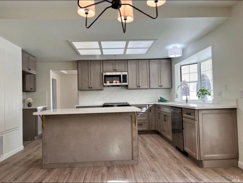 385 Vine St, Vacaville CA  95688-8704 exterior